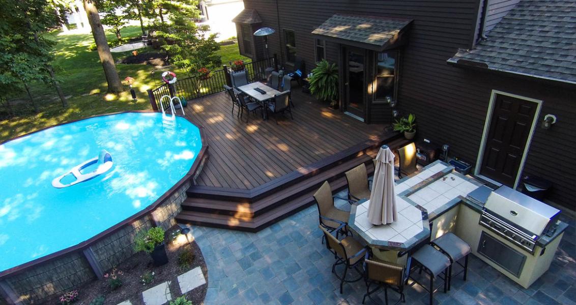 Backyard Deck with Pool and Outdoor Kitchen<br />
