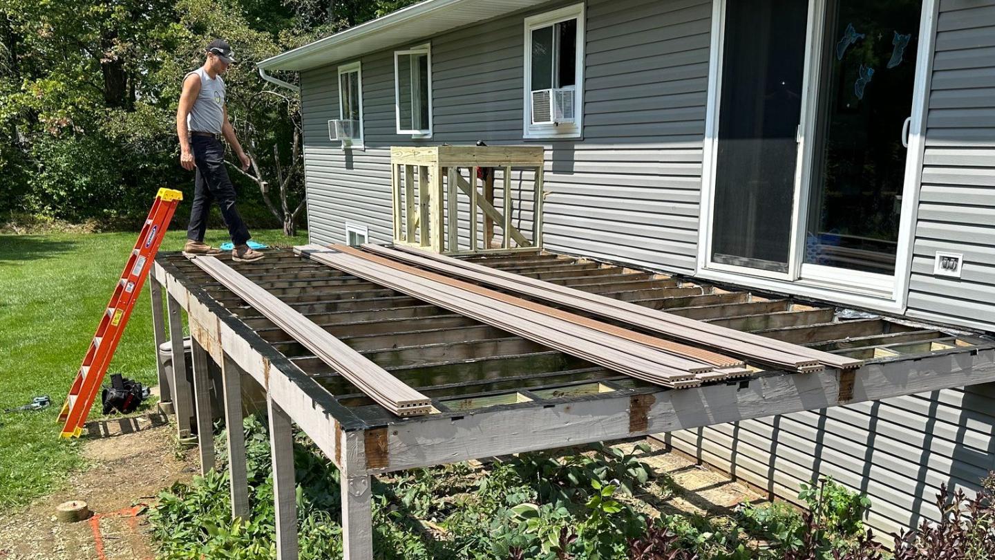 Choosing the Best Materials for a Durable Deck Installation