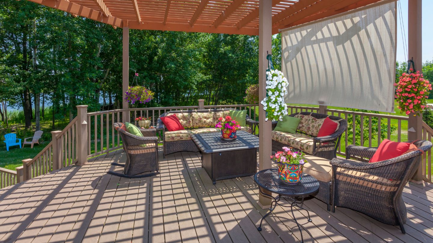 Why Trex Decking is Ideal for Columbus' Rainy and Wet Summers