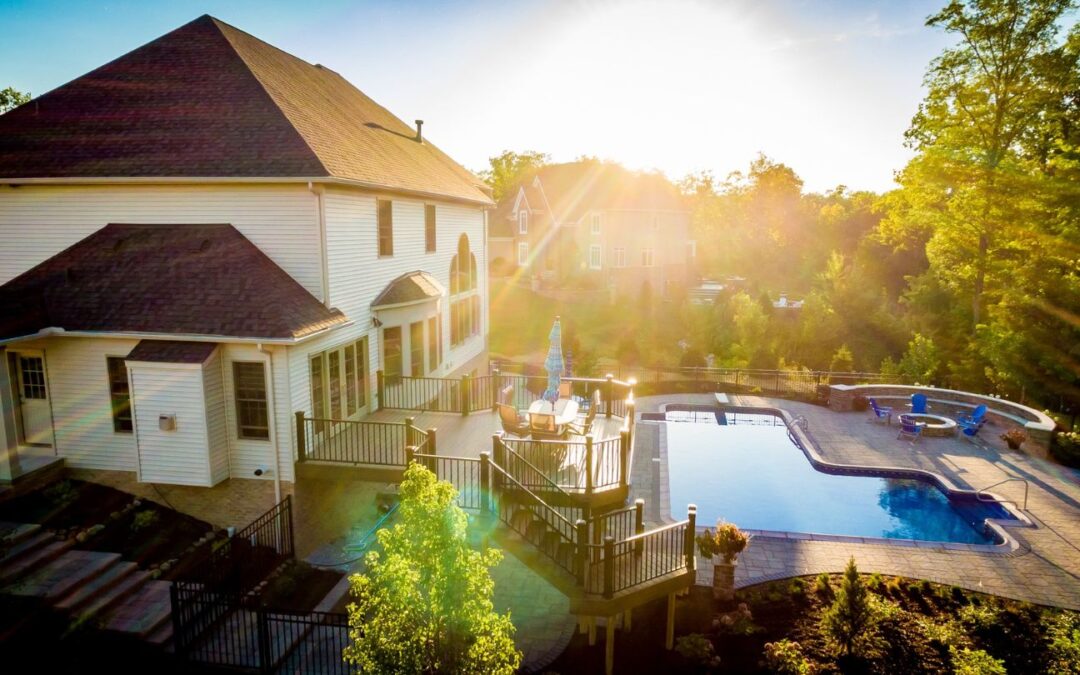How to Choose the Right Pool Deck Builder for Your Home