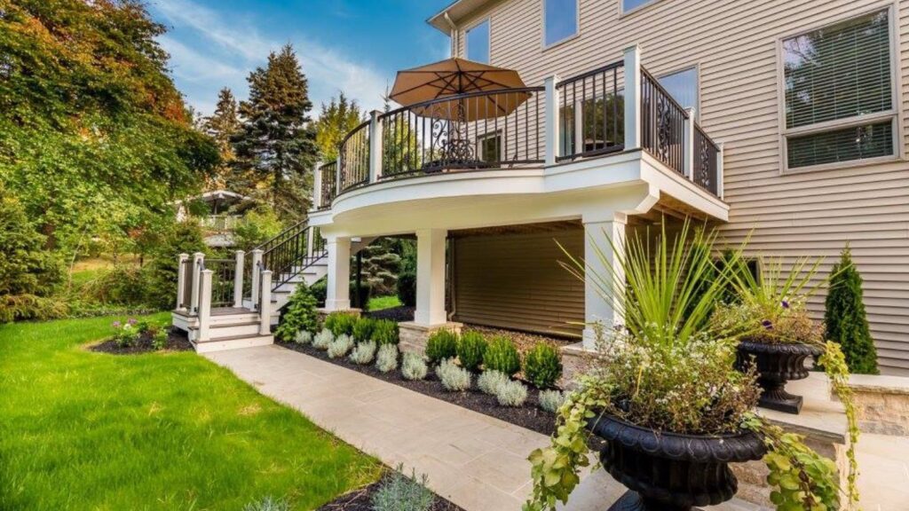 Does a Deck Add Value To a Home? Expert Insights