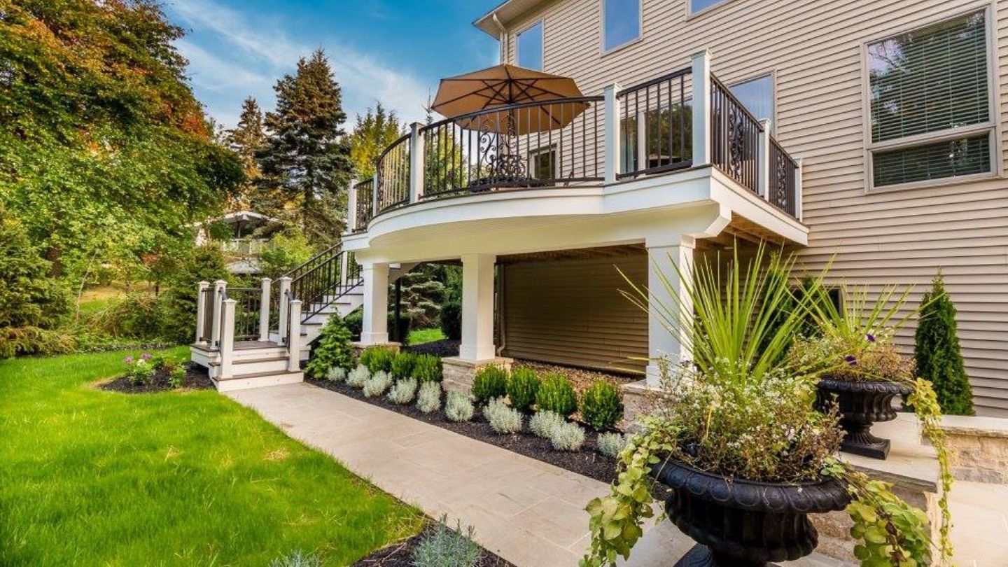 Does a Deck Add Value To a Home? Expert Insights