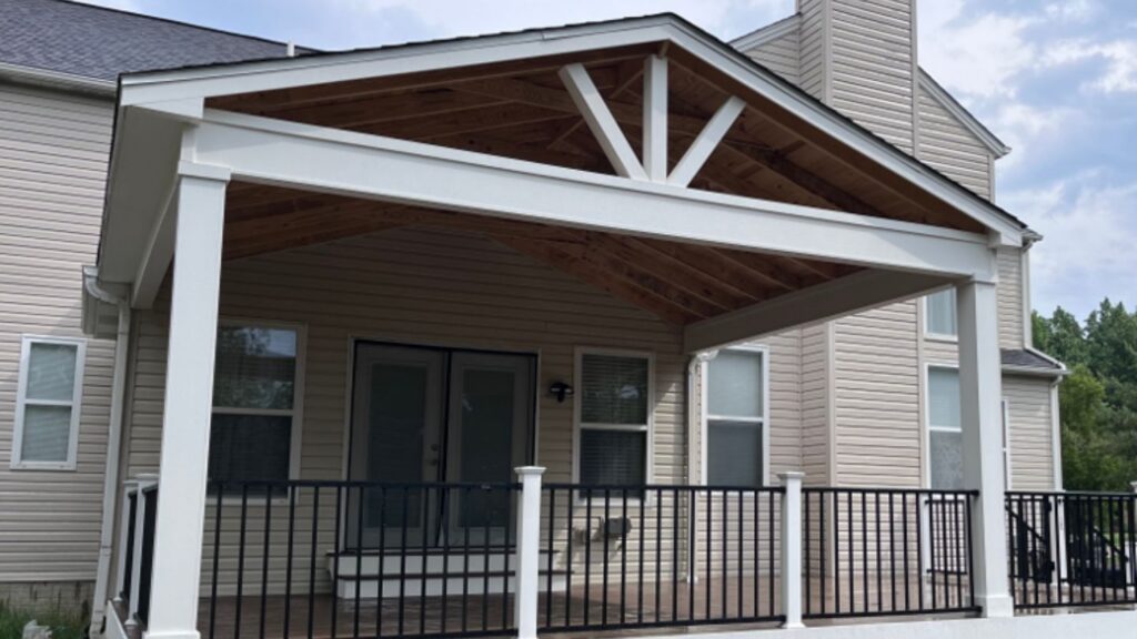 Freestanding vs. Attached Patio Covers: Which Layout Fits Your Yard?